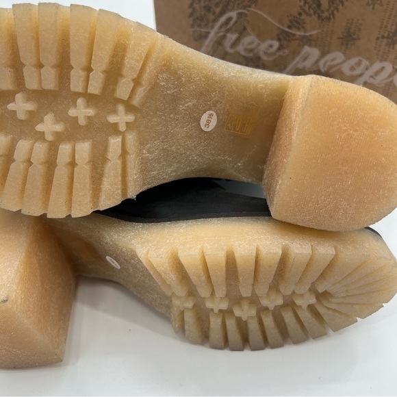 NWT Free People James Chelsea Black Boots Chunky Feels Ankle Booties 38.5 US 8.5 - Picture 12 of 16